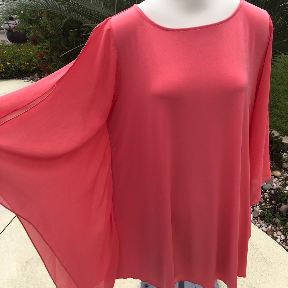 SIMONTONSays Coral Top Size Medium